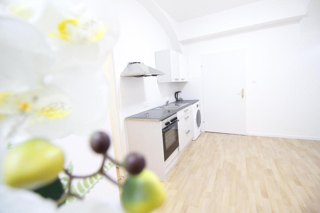 Comfort Triple Room Th Wien Exterior foto
